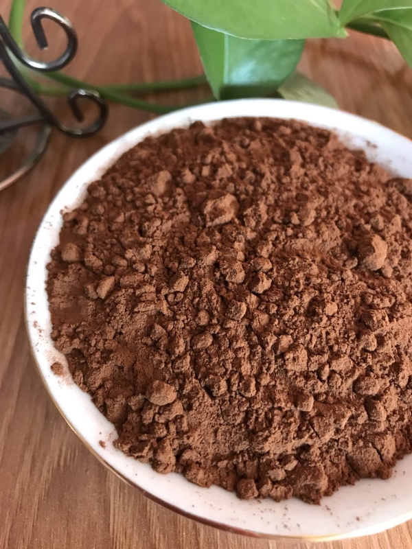 La materia prima alcalinizzata grasso medio della confetteria scura del cacao in polvere È 022000 iso 9001
