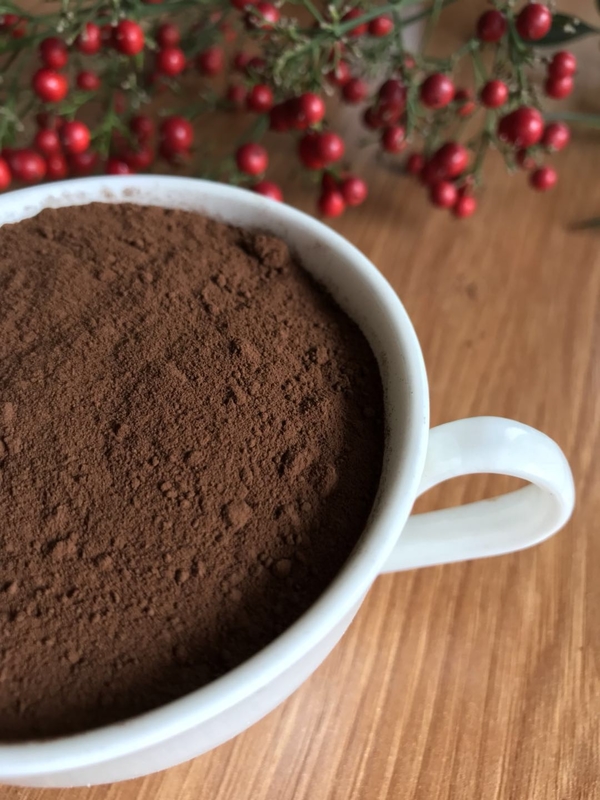 Cacao in polvere organico puro ad alta percentuale di grassi con la funzione espandentesi dei vasi sanguigni